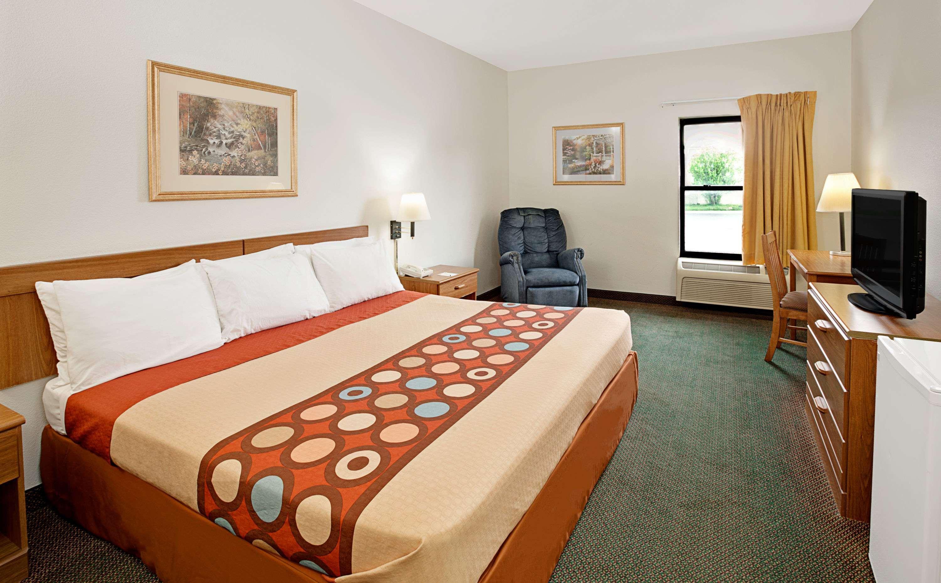 Super 8 By Wyndham Hampshire Il Hotel Bagian luar foto