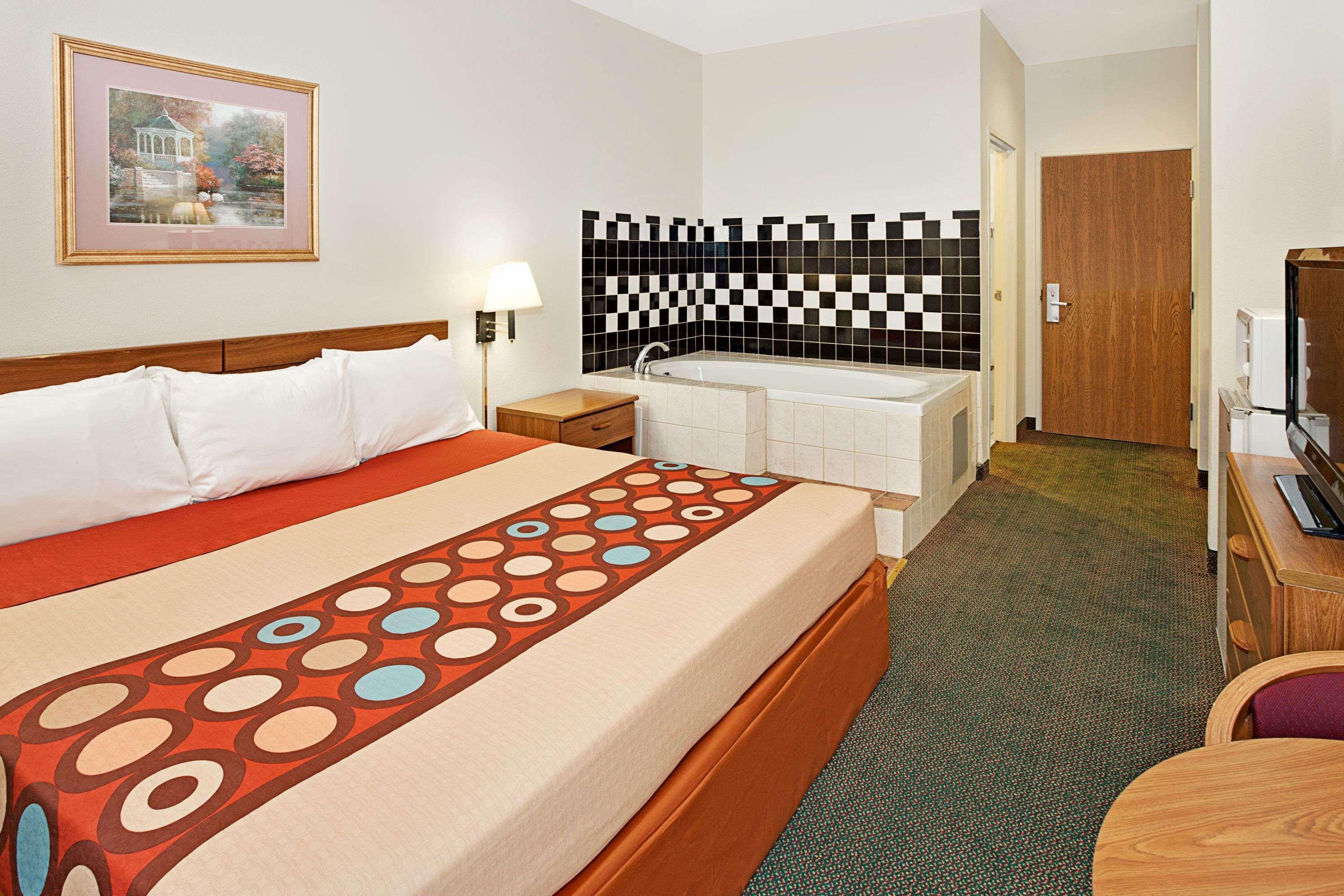 Super 8 By Wyndham Hampshire Il Hotel Bagian luar foto