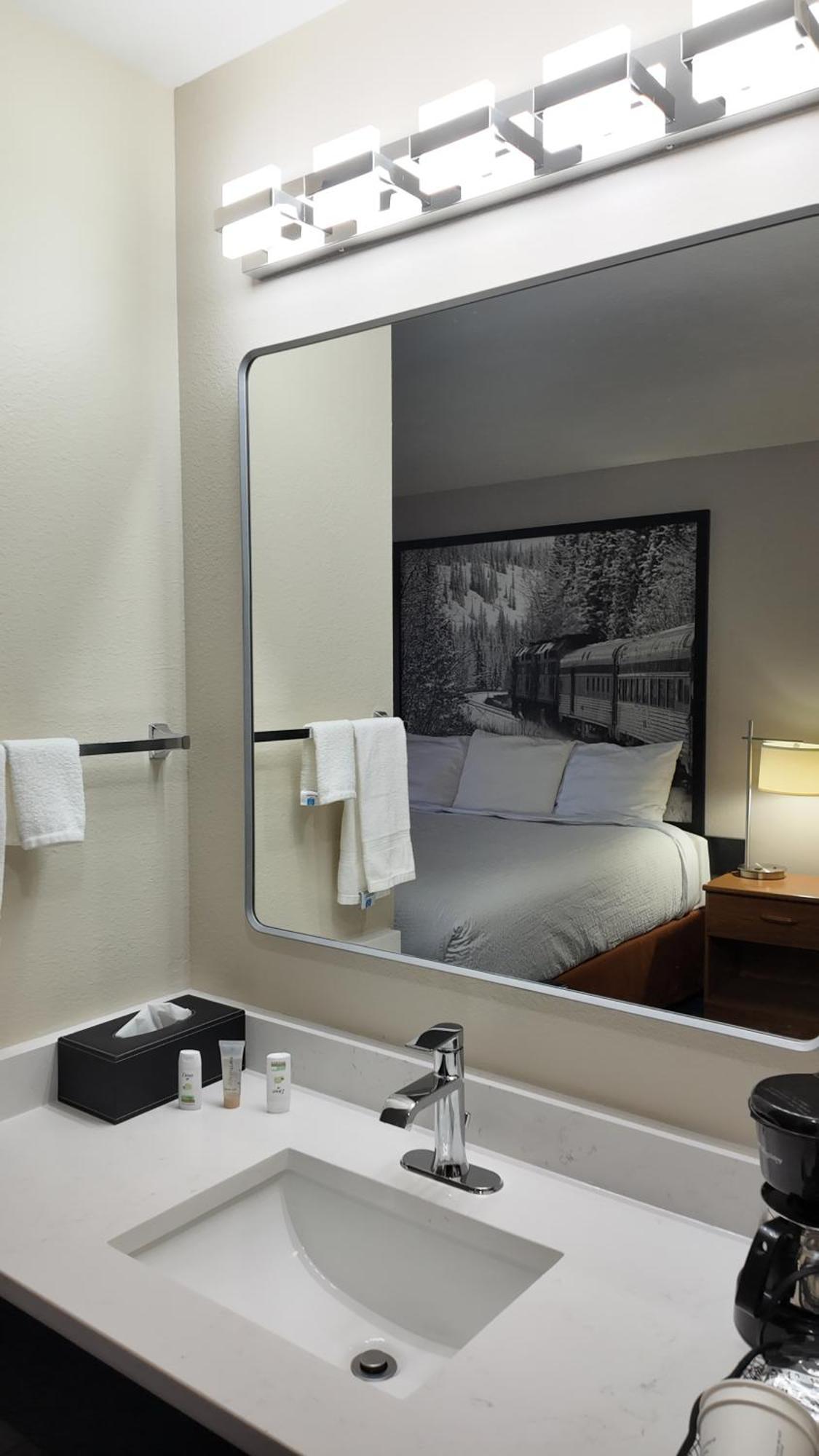 Super 8 By Wyndham Hampshire Il Hotel Bagian luar foto