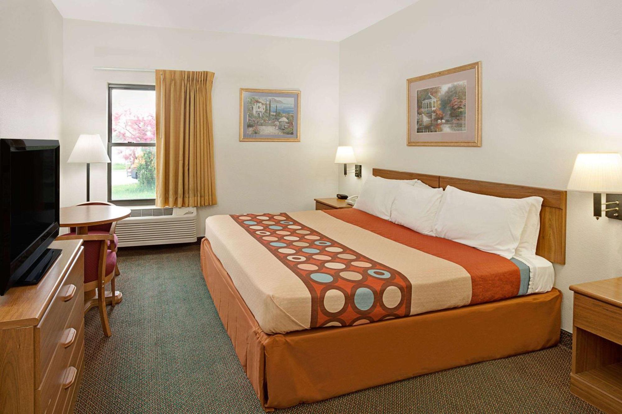 Super 8 By Wyndham Hampshire Il Hotel Bagian luar foto
