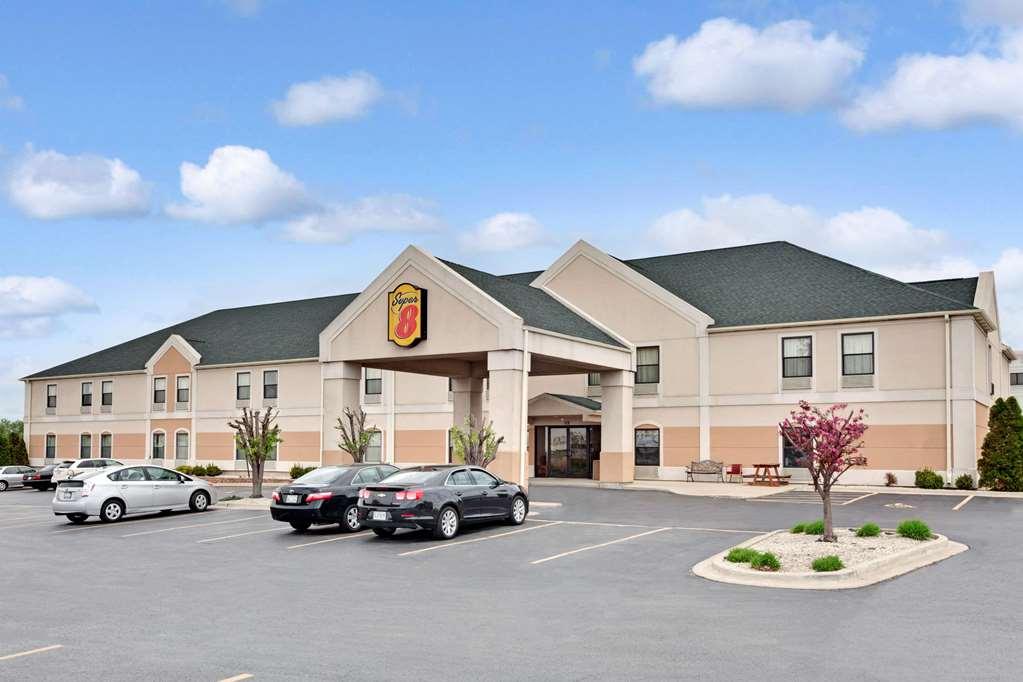 Super 8 By Wyndham Hampshire Il Hotel Bagian luar foto